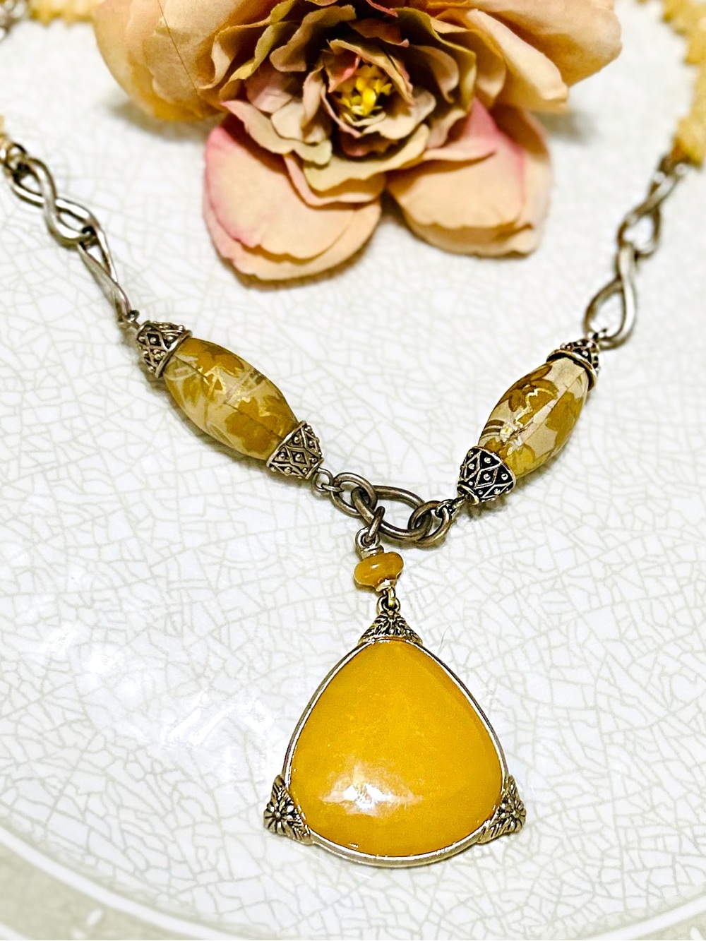 Vintage Monet Gold Tone Triangular Yellow Agate Pendant Necklace. - Picture 3 of 9